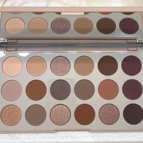 Morphe ~ ‘18T TRUTH OR BARE’ Artistry Eyeshadow Palette ~ FS, RARE & HTF ~ NIB - Picture 4 of 16